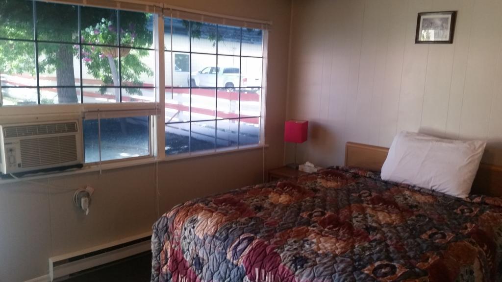 Holiday House Motel เพนทิกตัน ภายนอก รูปภาพ