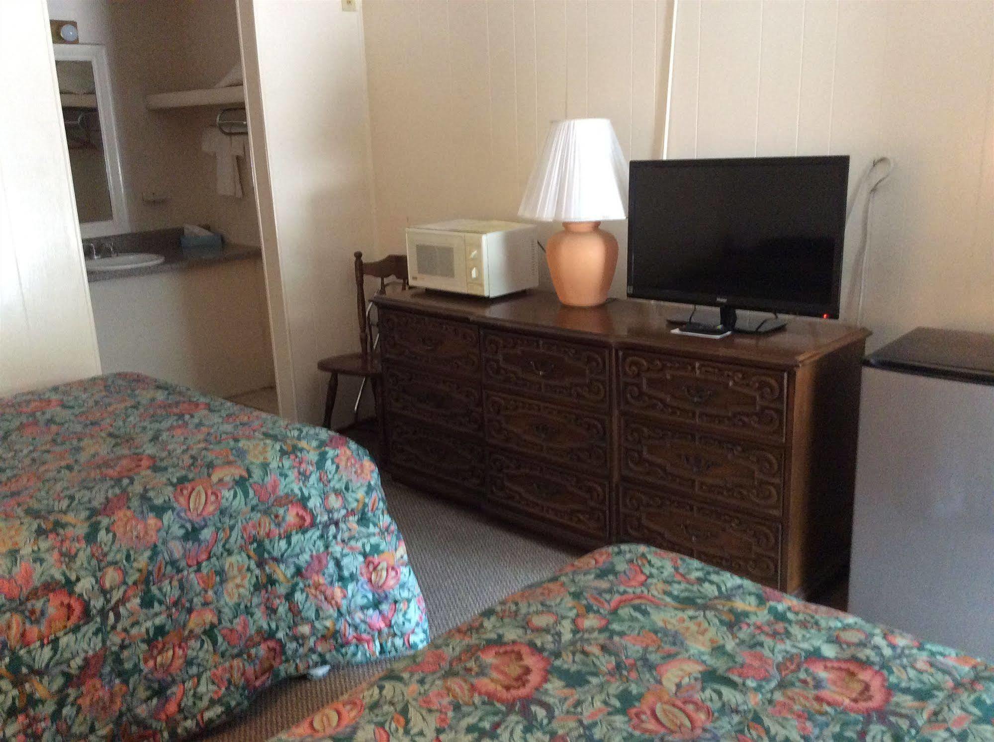 Holiday House Motel เพนทิกตัน ภายนอก รูปภาพ